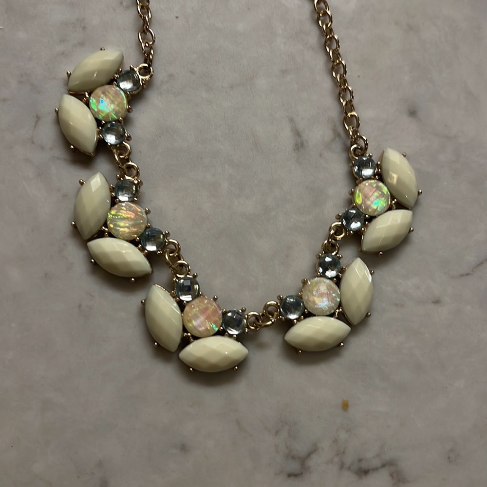 Last Chance! 🚨Vintage Iridescent Green Statement Necklace